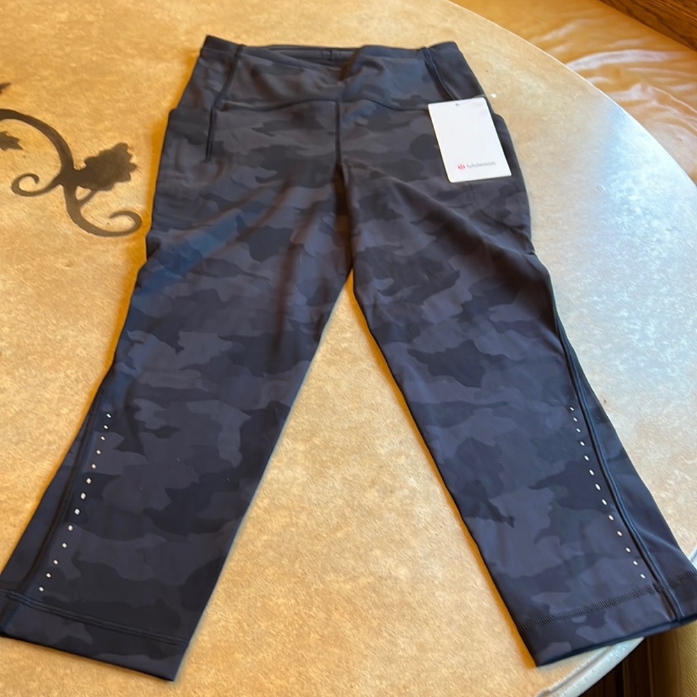 Lululemon crop yoga/gym pant